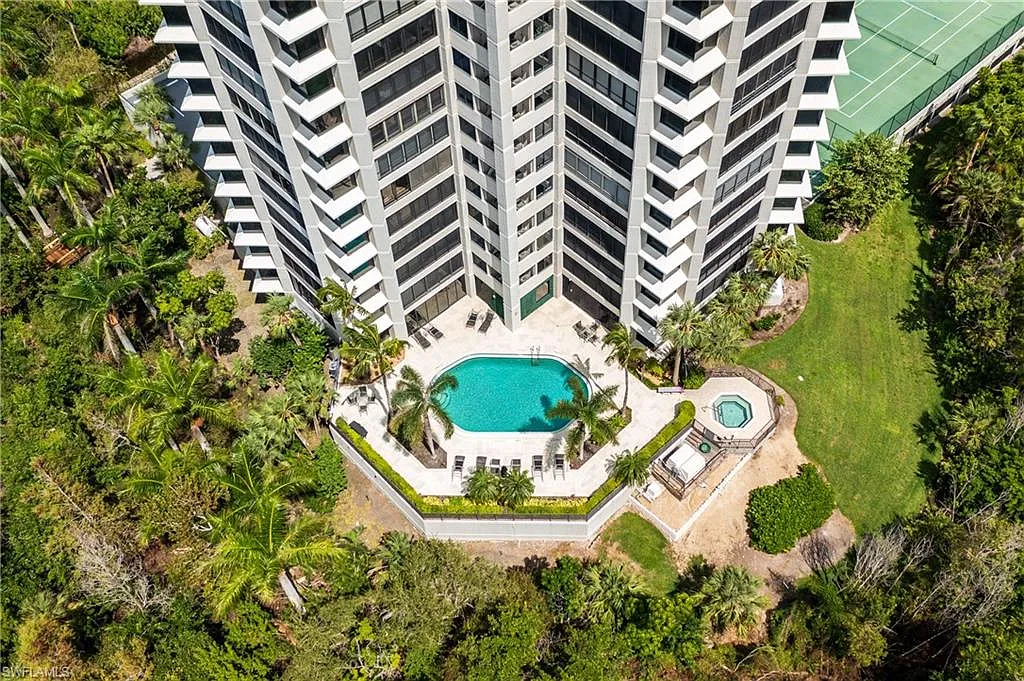 2 bed, 1.5 bath, 1289 sqft, $10,000 — Photo 2