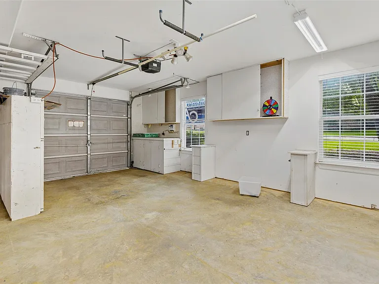 106 Lazy Springs Dr — Photo 41