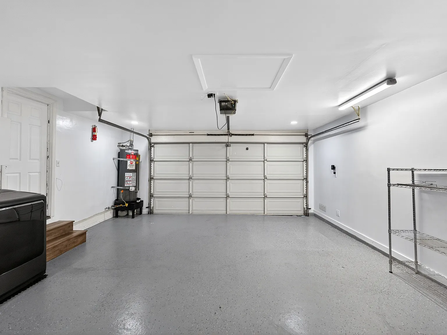 3 bed, 1100 sqft, $3,999 — Photo 3