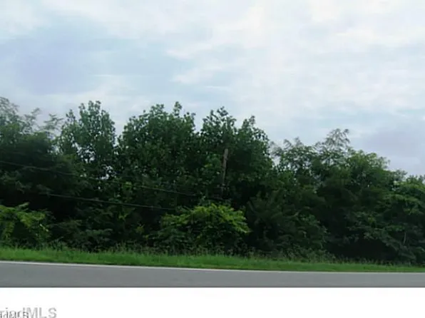 635 Dacur St, Eden, NC 27288