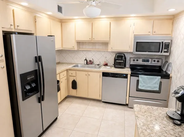 105 Wellington E #105, West Palm Beach, FL 33417