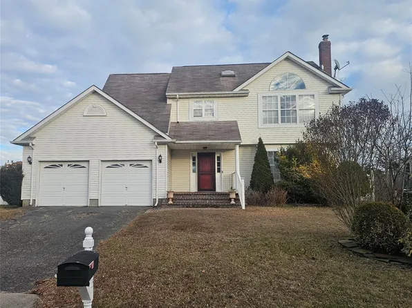 15 Lea Avenue, Manorville, NY 11949