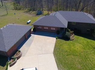 9180 Dow Ln, Mountain Grove, MO 65711