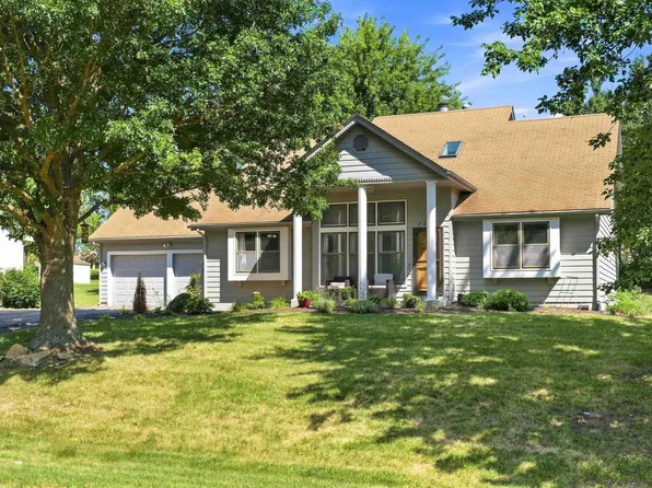 7204 SW 33rd St, Topeka, KS 66614