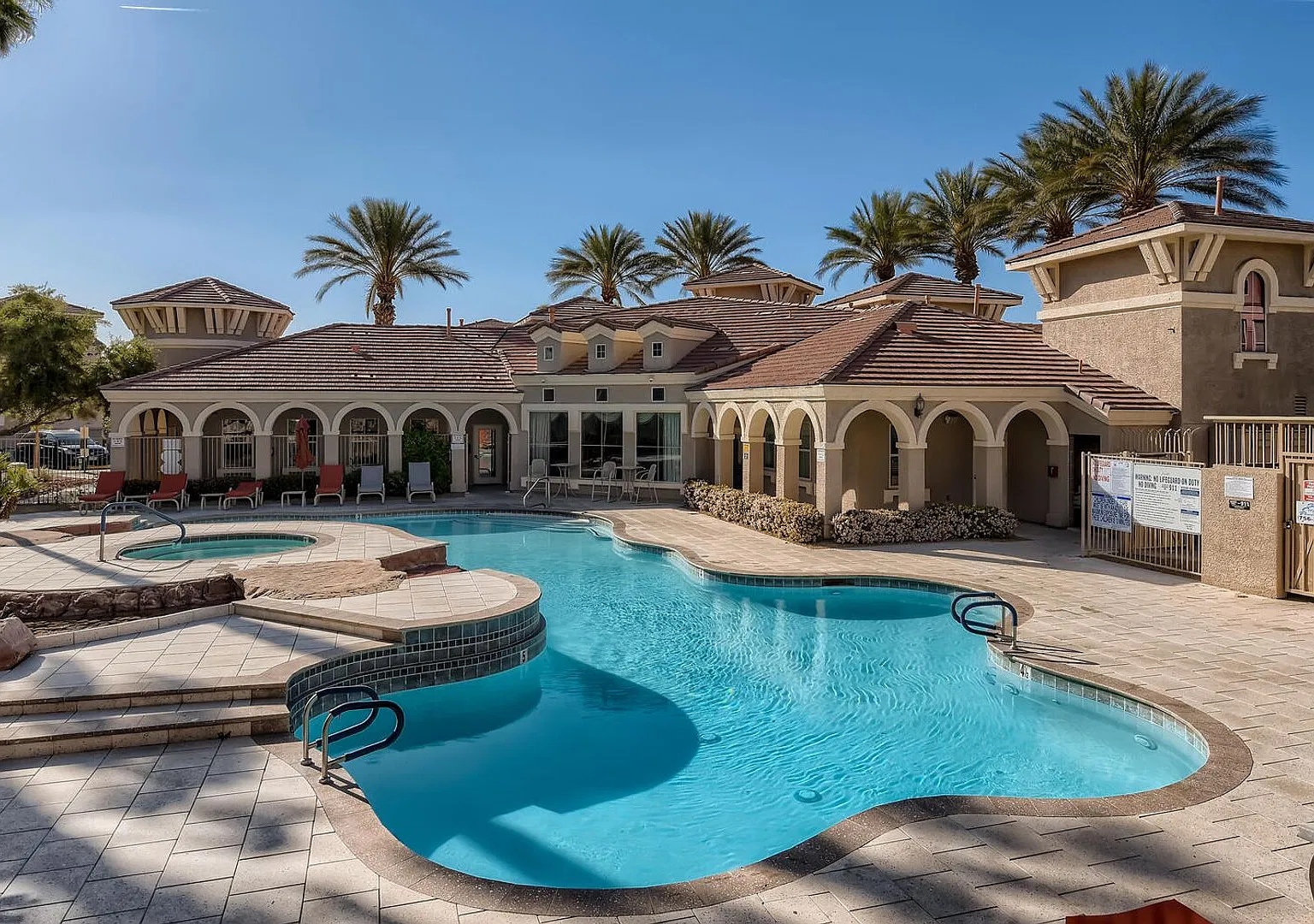 1 Bedroom Condo in a Gated Northwest Community at Chateau Versailles! — Photo 2