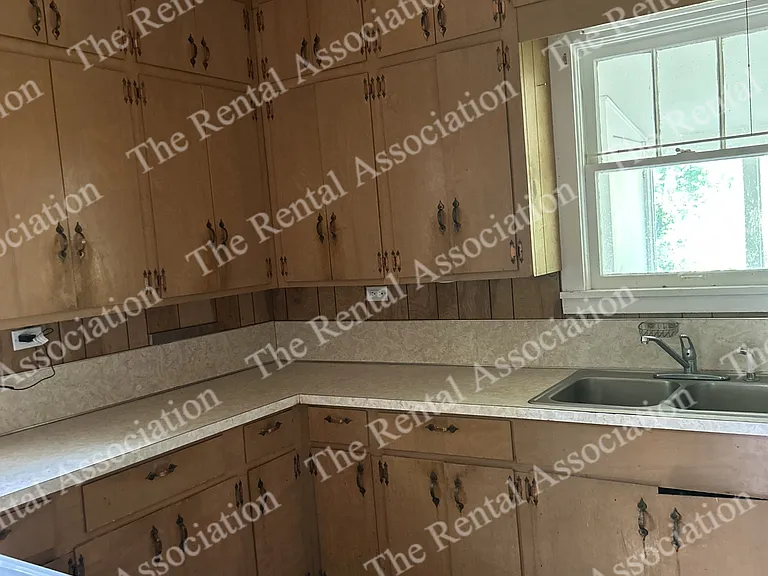 309 E Texas Ave — Photo 6