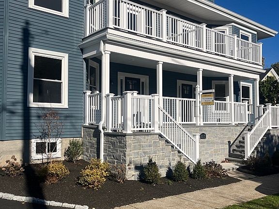 2nd image of 31 George St #31
