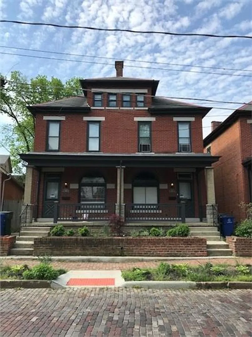 Building Photo - 301-305 E Sycamore St