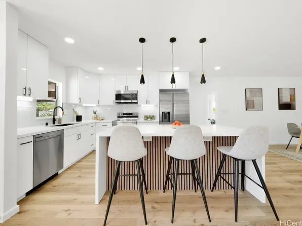 523 Kekupua St, Honolulu, HI 96825