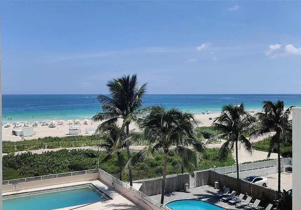 345 Ocean Dr #512