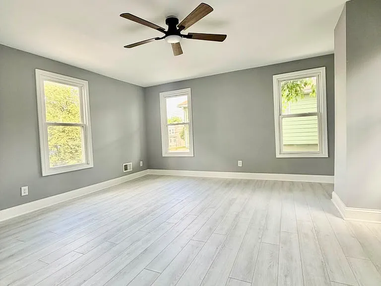 333 Washburn Ave — Photo 27