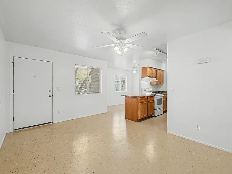 386 E Calle Arizona — Photo 9