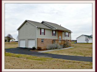 141 Ridgefield Dr, Dandridge, TN 37725