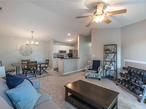 2nd image of 1510 Lake Pointe Way #151012
