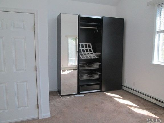 3rd image of 12 Lamplight Ln