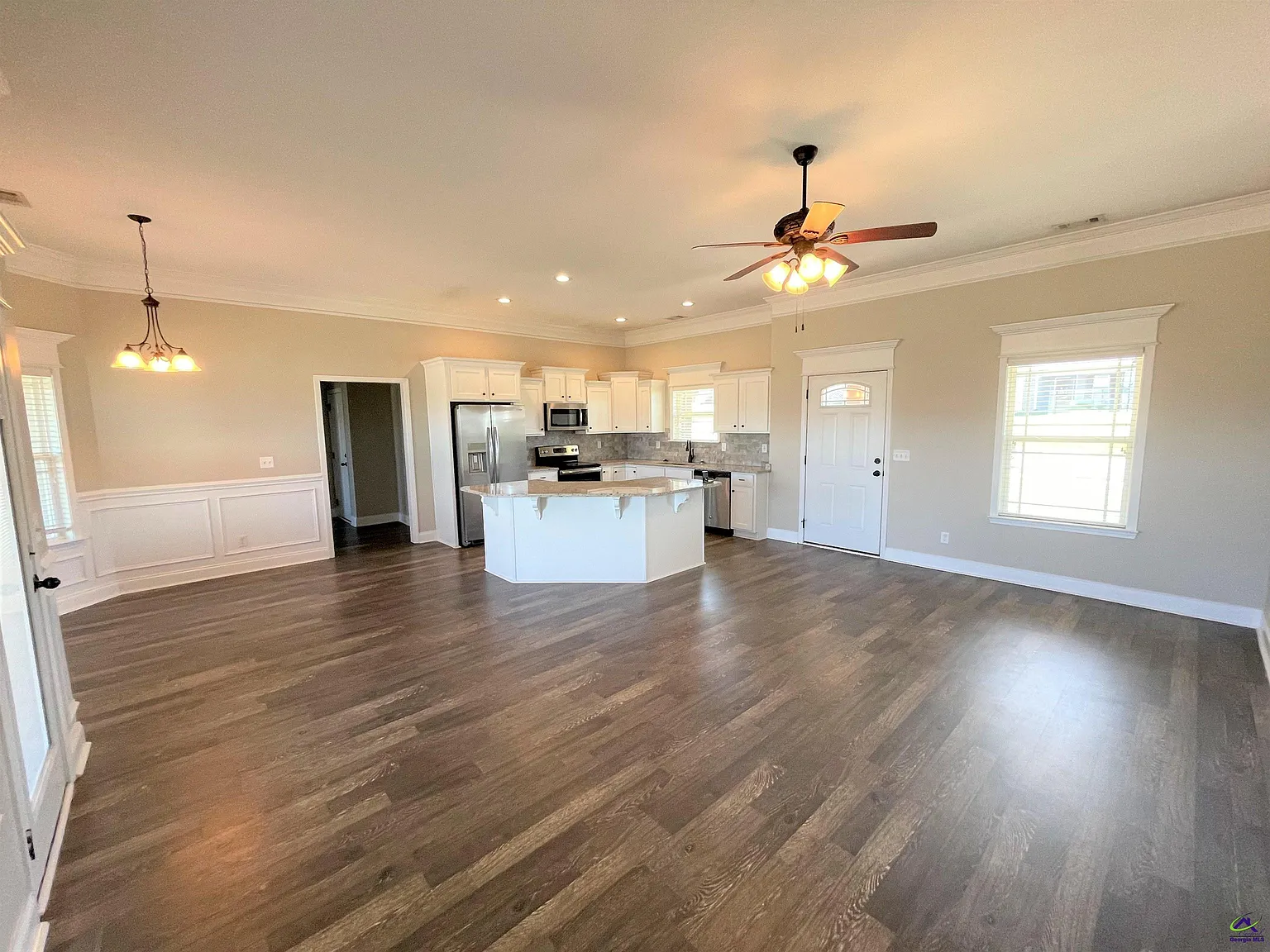 3 bed, 2.0 bath, 1500 sqft, $1,850 — Photo 2