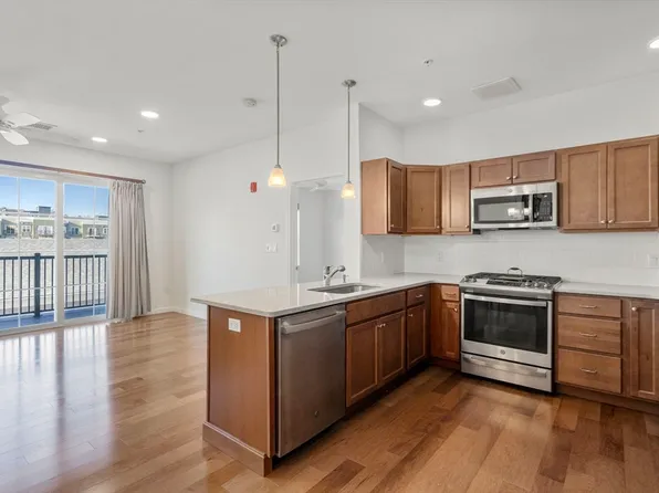 62 Mariners Way Unit 210, Plymouth, MA 02360