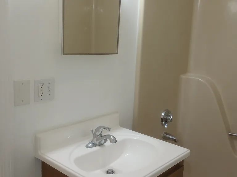 138 Laurel Hill Ave #2 — Photo 42