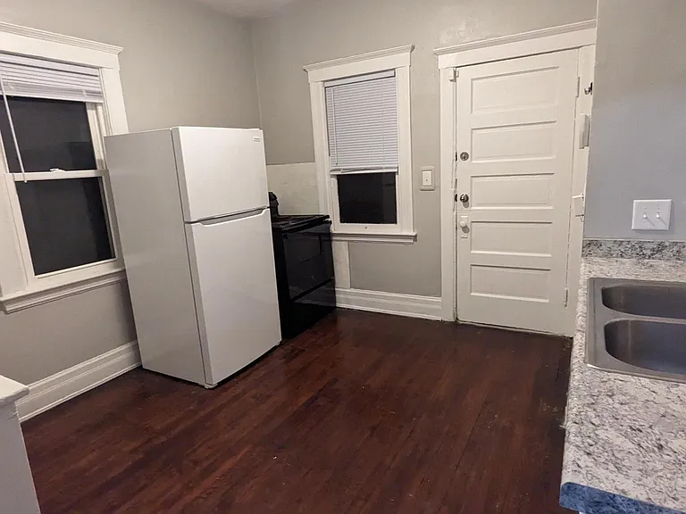 534 Holbrook St #1 — Photo 9