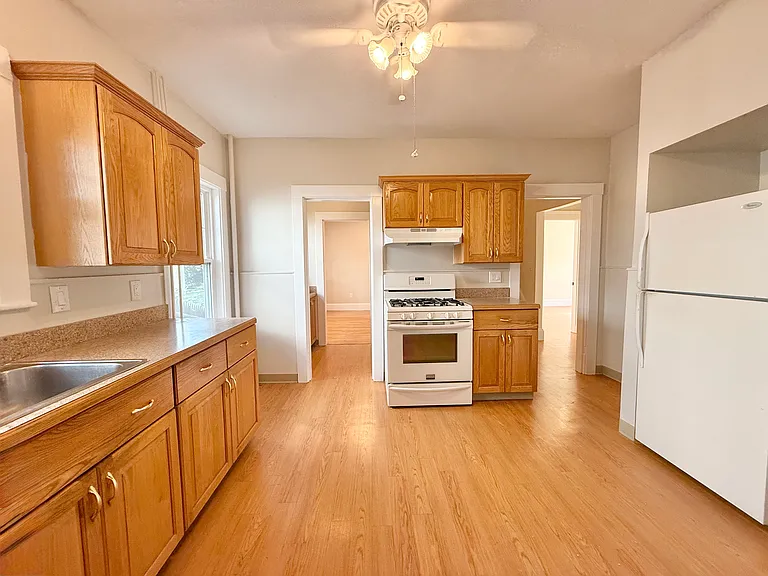 201 Maplewood St #1 — Photo 11