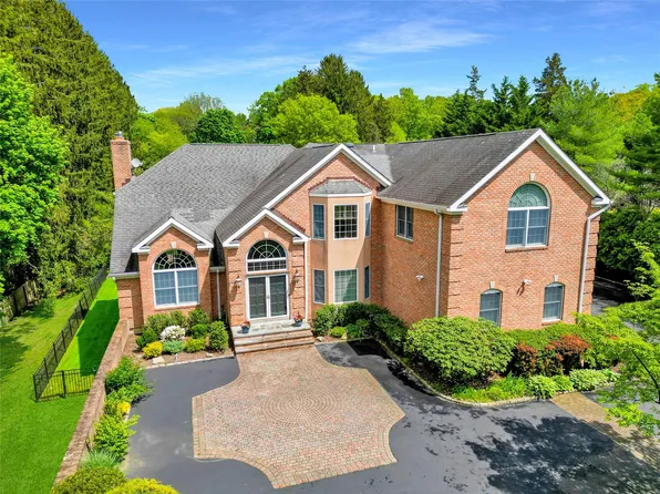 20 Chauncey Place, Woodbury, NY 11797