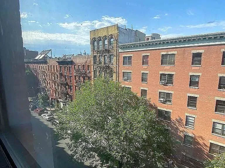 540 E 5th St #18 — Photo 3