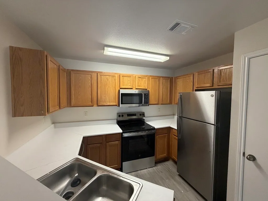 2 bed, 954 sqft, $1,799 — Photo 2
