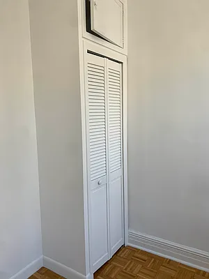 Rented by M.Grossman R.E. Management | media 23