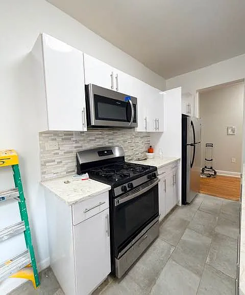 240 E 18th St #3 — Photo 9