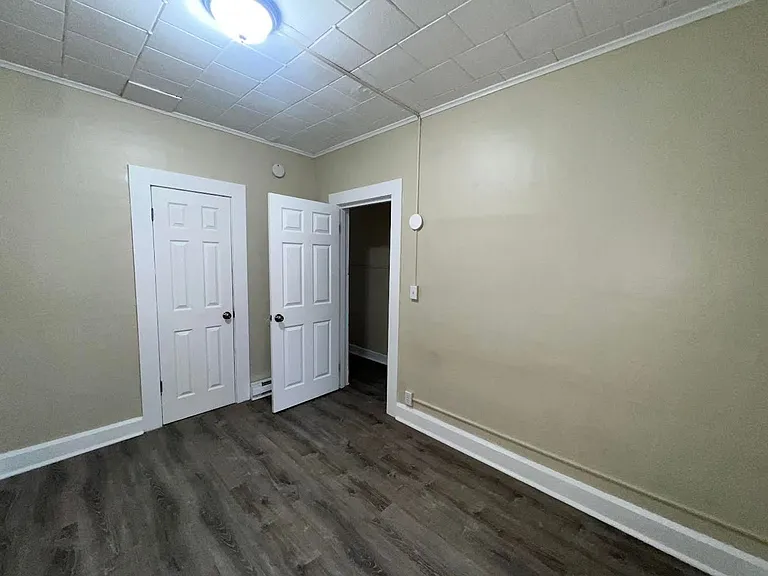1475 Dwight St — Photo 3