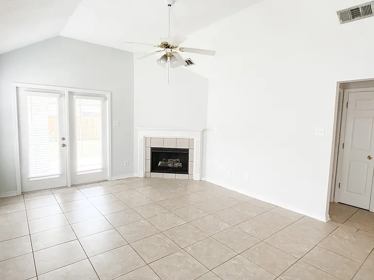 405 Belle Chase Ct S — Photo 12