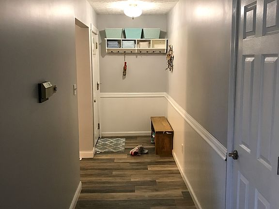 5th image of 680 N Broadway St