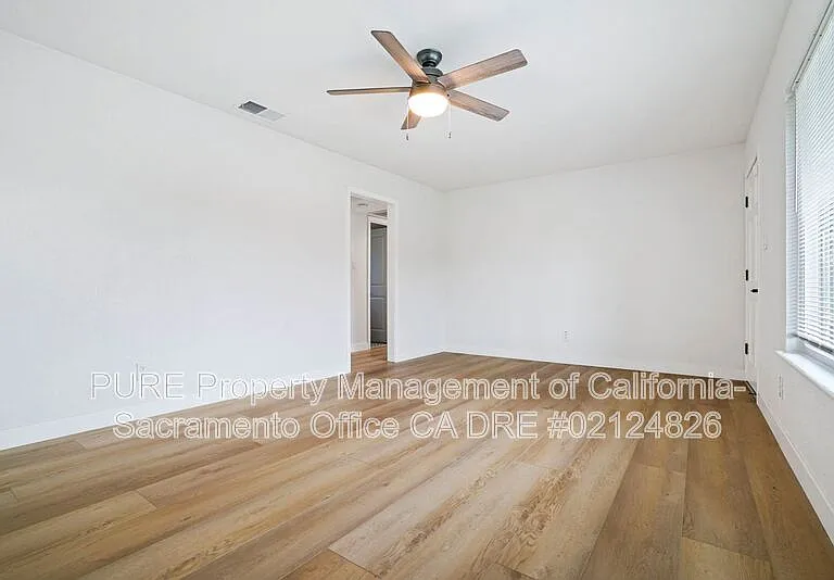 5939 Gloria Dr — Photo 7