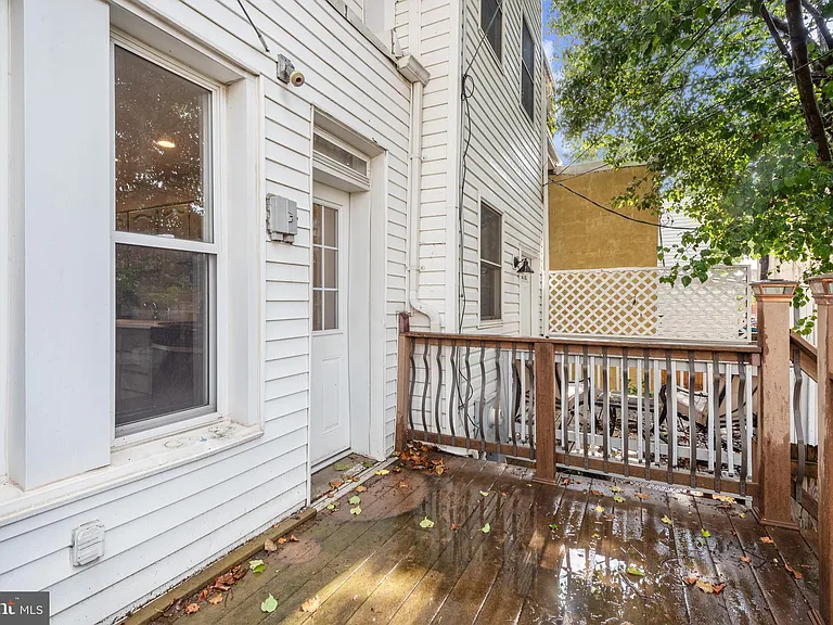 130 E Randall St — Photo 38