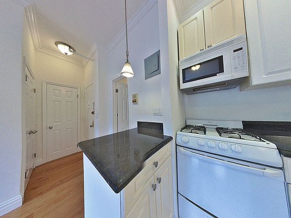 3rd image of 28 W 90th St #4B