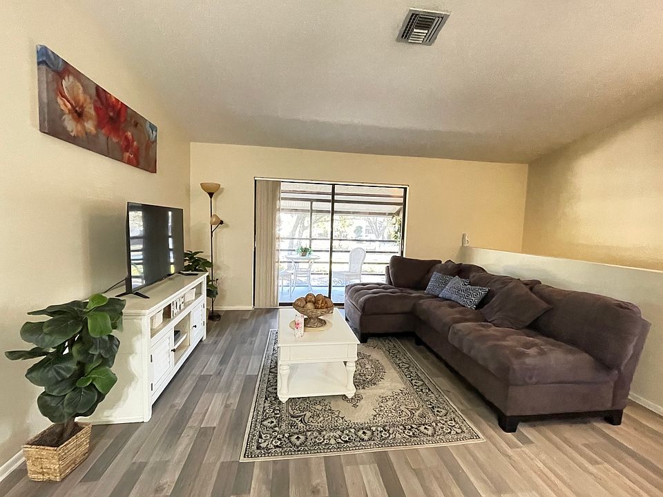 1st image of 8418 Gardens Cir