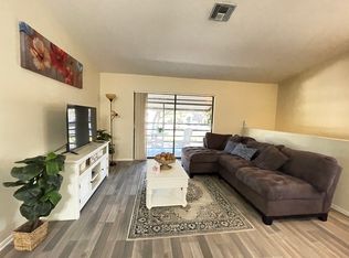 8418 Gardens Cir, Sarasota, FL 34243