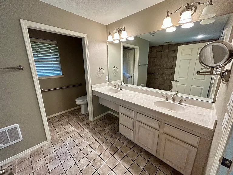 1826 N Glenbrook Pl — Photo 10