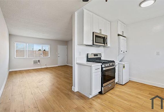 3rd image of 1408 W 80th St APT 5