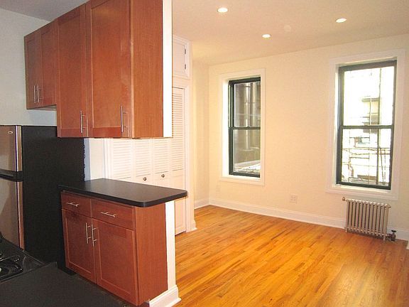 4th image of 270 6th Ave APT 3
