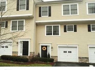 45 Donahue Ln, Manchester, CT 06042