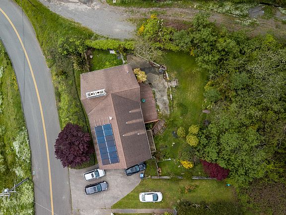 2nd image of 1090 Vista Dr