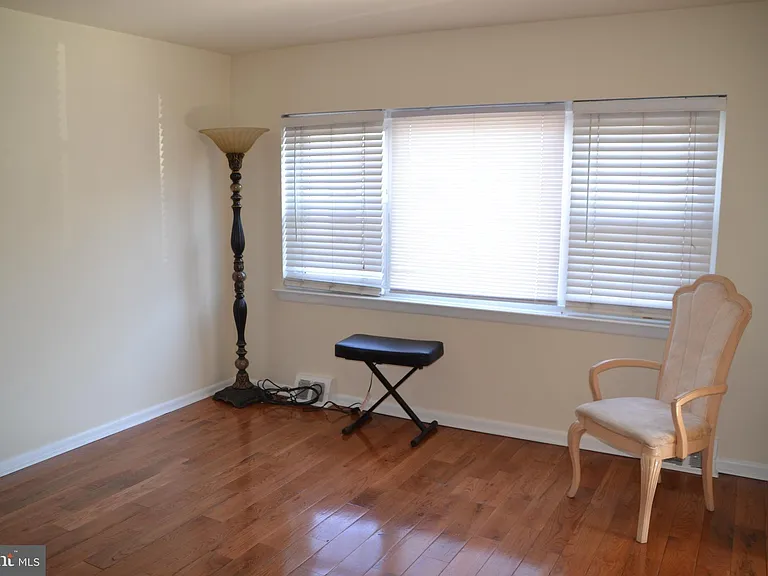 246 Ardmore Ave — Photo 3