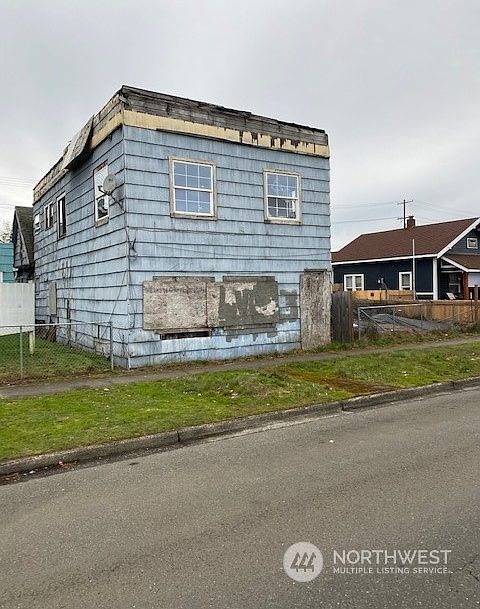 2nd image of 1009 N Tower Avenue