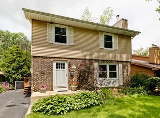 310 Merrill Ct, Libertyville, IL 60048