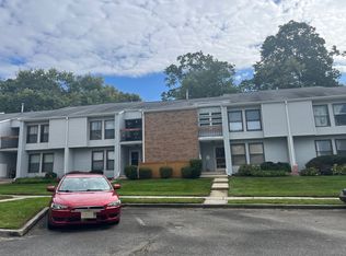 8G Twin Rivers Dr, Hightstown, NJ 08520
