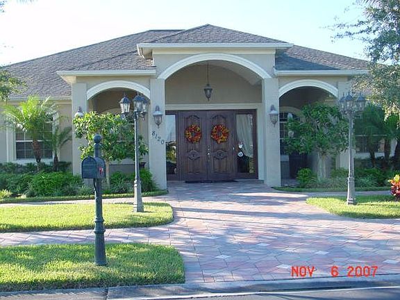 CLUB HOUSE