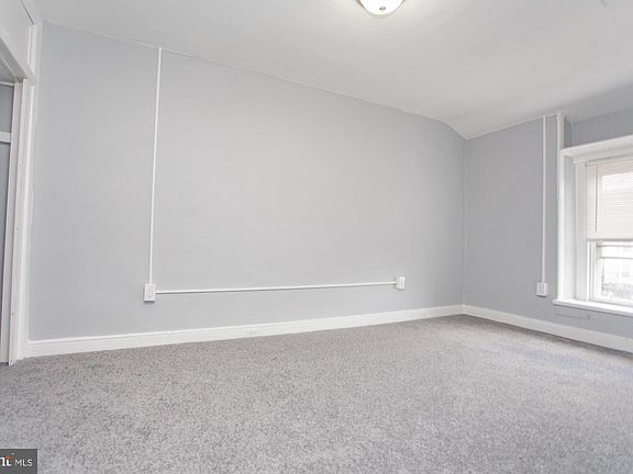 4th image of 27 Osborn St #1