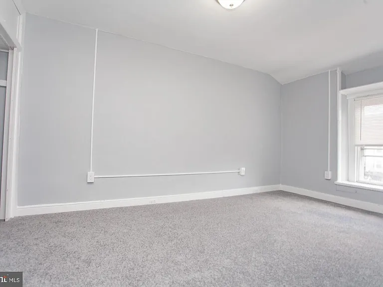 27 Osborn St #1 — Photo 4