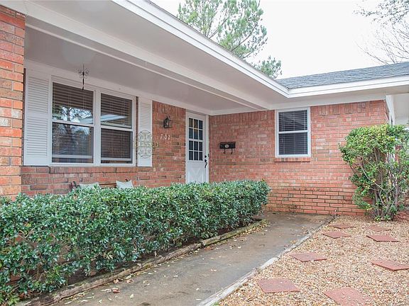 2nd image of 702 Lampton Ln